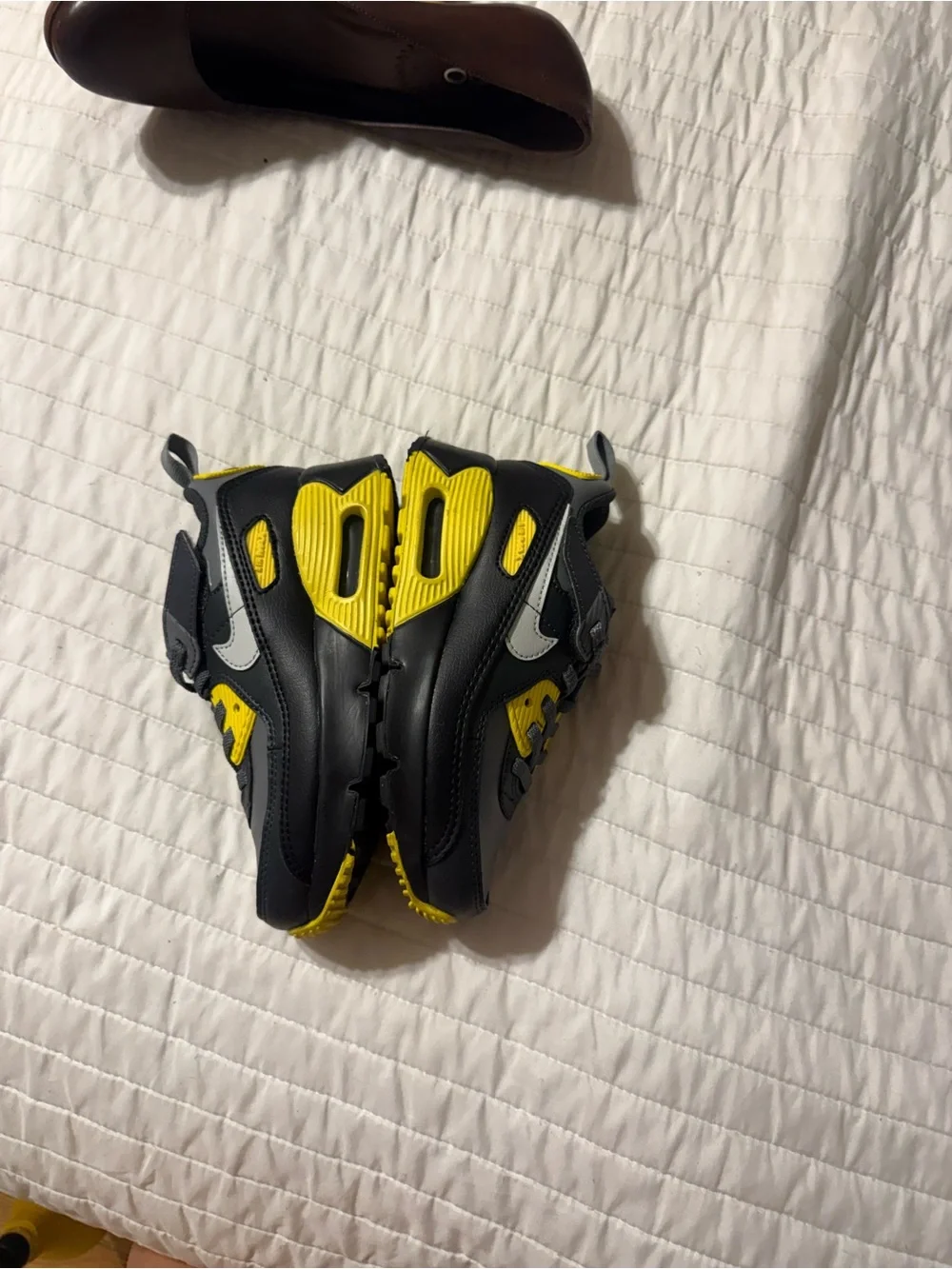Nike Air Max 90 kids Smoke Grey/Yellow Athletic Sneakers NWOT 11.5